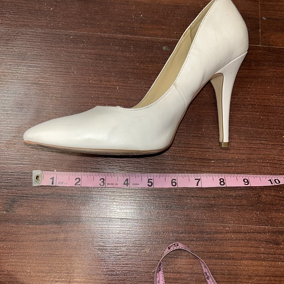 Jessica Simpson White Pumps 4” Heel / Size 8 - Picture 5 of 6